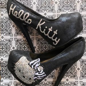 Hello kitty heels size 8 USA